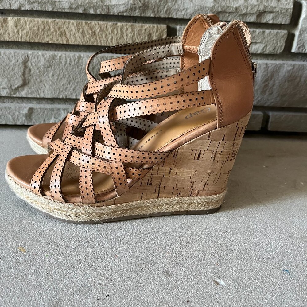 GAP Women's wedge heeled sandals - size 6